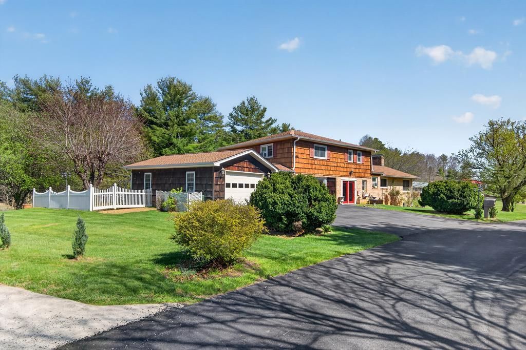 Photo of 134 Lynnhaven Rd, Hillsville, VA 24343 (MLS # 109577)