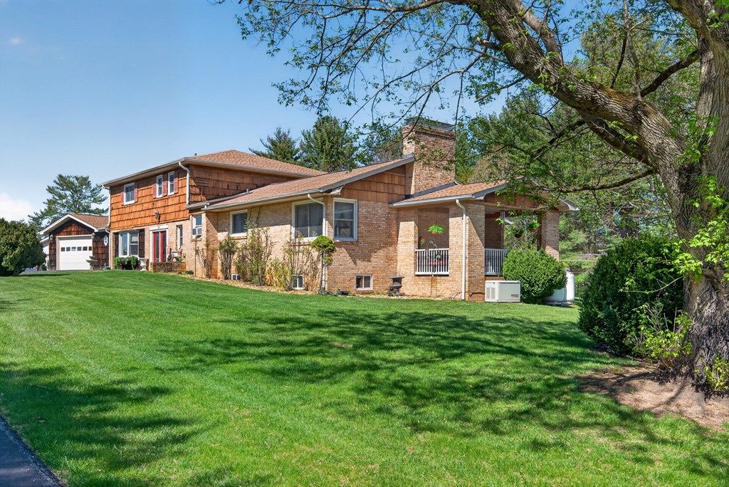 Photo of 134 Lynnhaven Rd, Hillsville, VA 24343 (MLS # 109577)