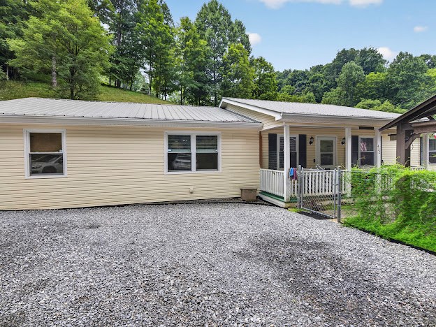 422 Ridgeview Road