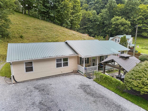 422 Ridgeview Road