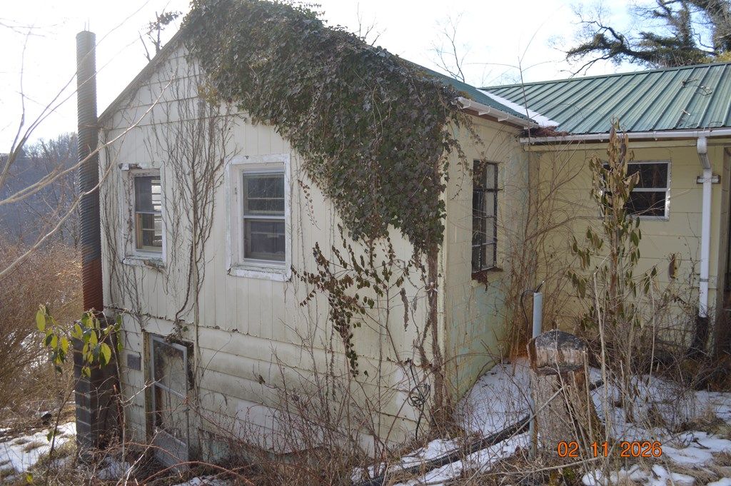 Photo of 123 Mitchell Valley, Marion, VA 24354 (MLS # 105790)
