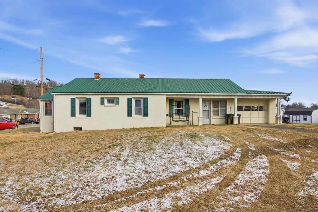 Photo of 1505 West Pine Street, Wytheville, VA 24382 (MLS # 104602)