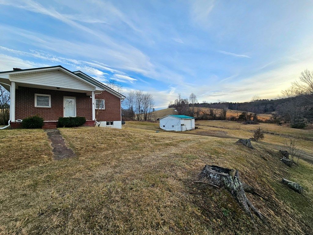 Photo of 331 Pleasant View Rd, Austinville, VA 24312 (MLS # 105907)