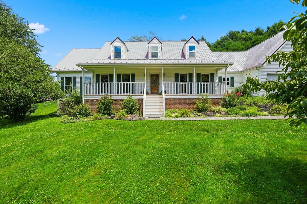 Photo of 189 Shaw Street, Lebanon, VA 24266 (MLS # 111106)