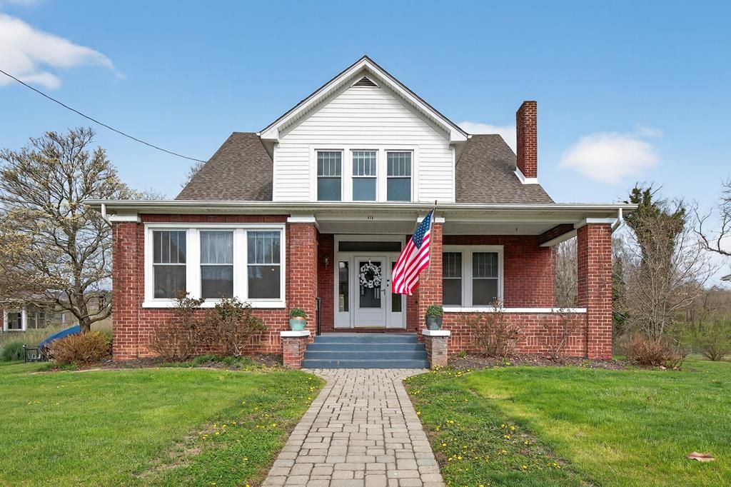 Photo of 415 E Main Street, Marion, VA 24354 (MLS # 109399)