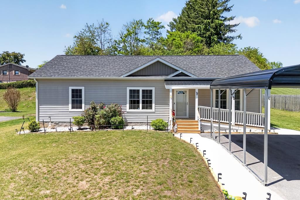 Photo of 1619 Smith Ln, Pulaski, VA 24301 (MLS # 110085)