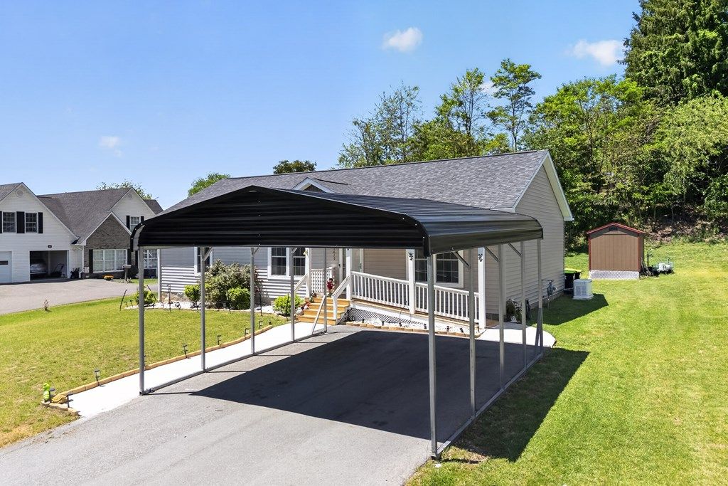 Photo of 1619 Smith Ln, Pulaski, VA 24301 (MLS # 110085)