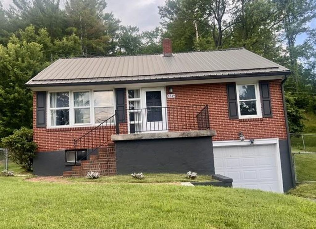 Photo of 1349 Fincastle Tpke, Tazewell, VA 24651 (MLS # 110916)