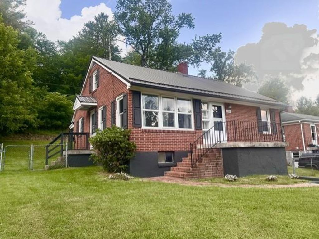 Photo of 1349 Fincastle Tpke, Tazewell, VA 24651 (MLS # 110916)
