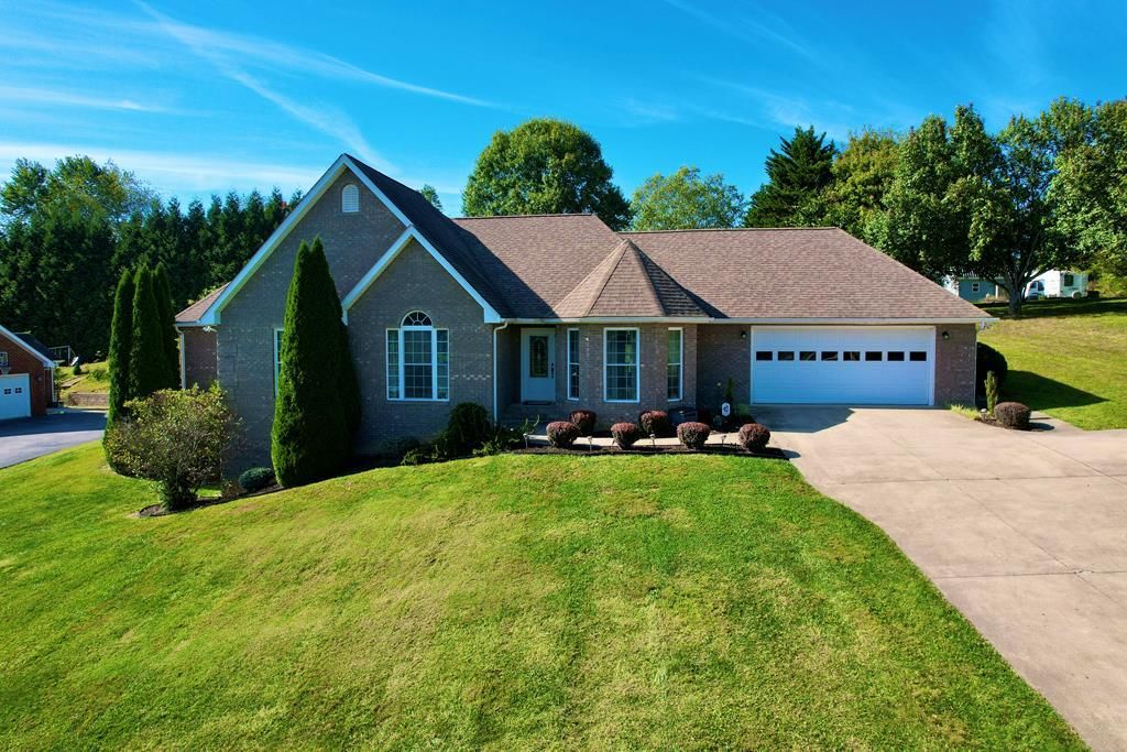 Photo of 32582 Spring Crest Dr, Glade Spring, VA 24340 (MLS # 103637)