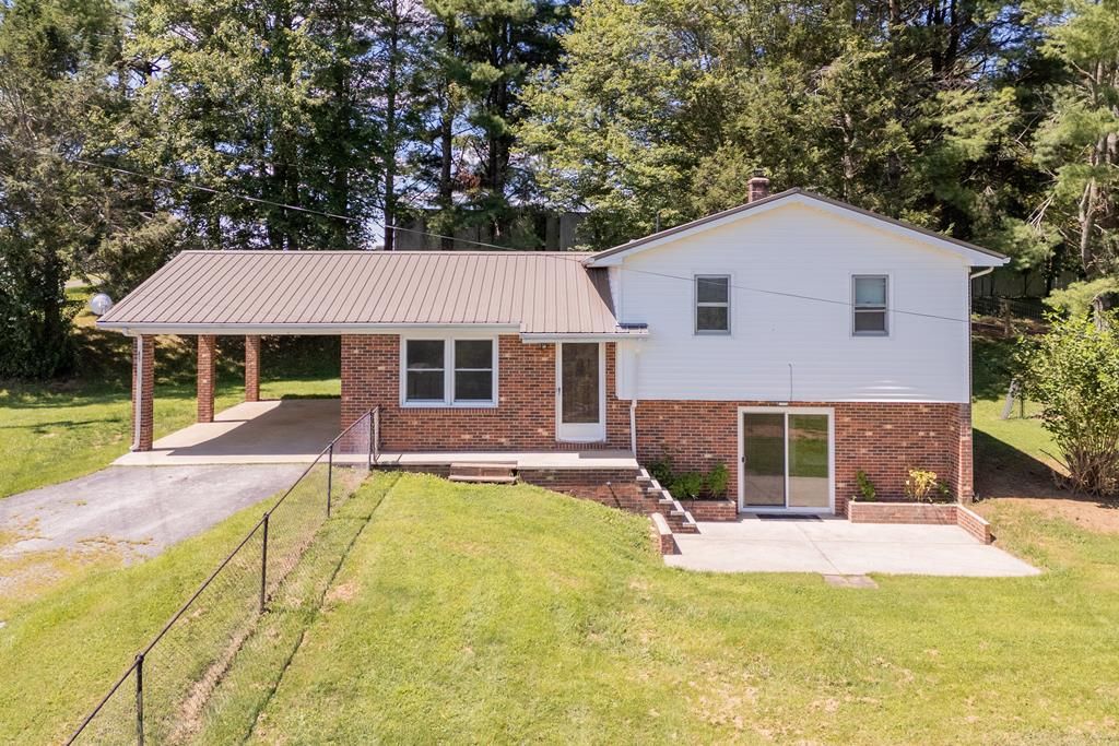 Photo of 49 Hoover Rd, Hillsville, VA 24343 (MLS # 103207)