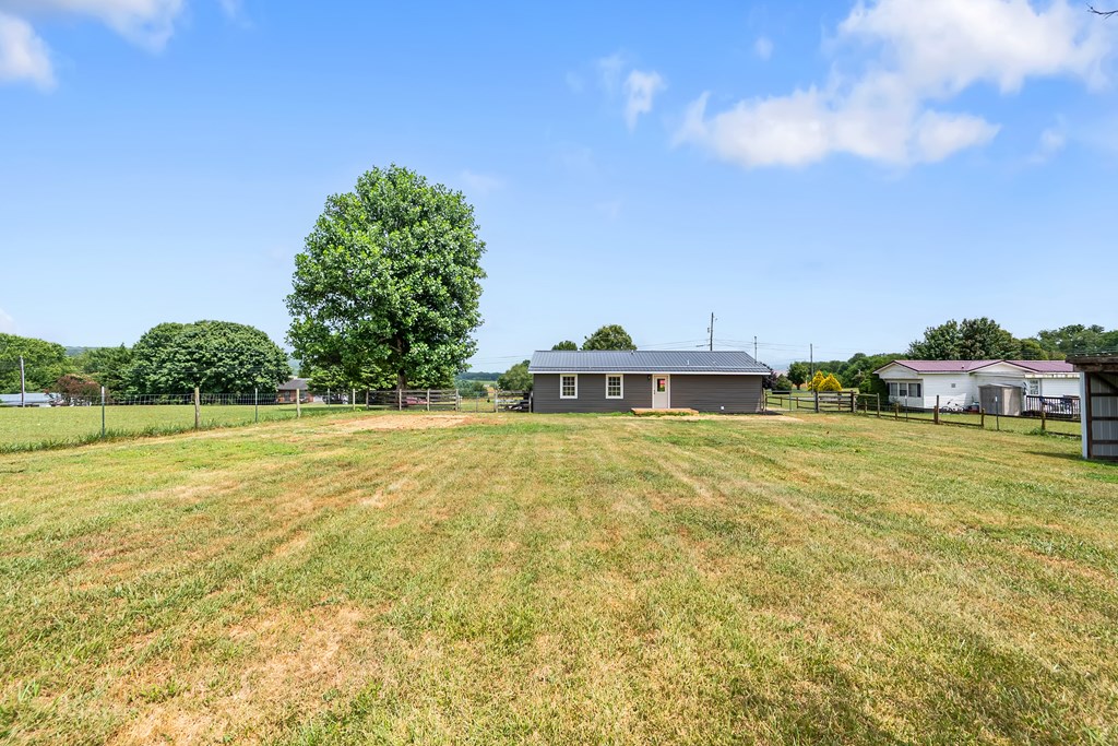 Austinville, Virginia 24312, United States, 3 Bedrooms Bedrooms, ,1 BathroomBathrooms,Residential,Contingent,184965