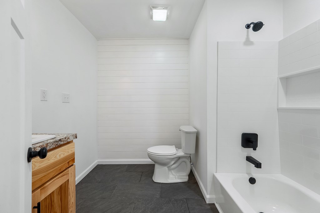 Austinville, Virginia 24312, United States, 3 Bedrooms Bedrooms, ,1 BathroomBathrooms,Residential,Contingent,184965