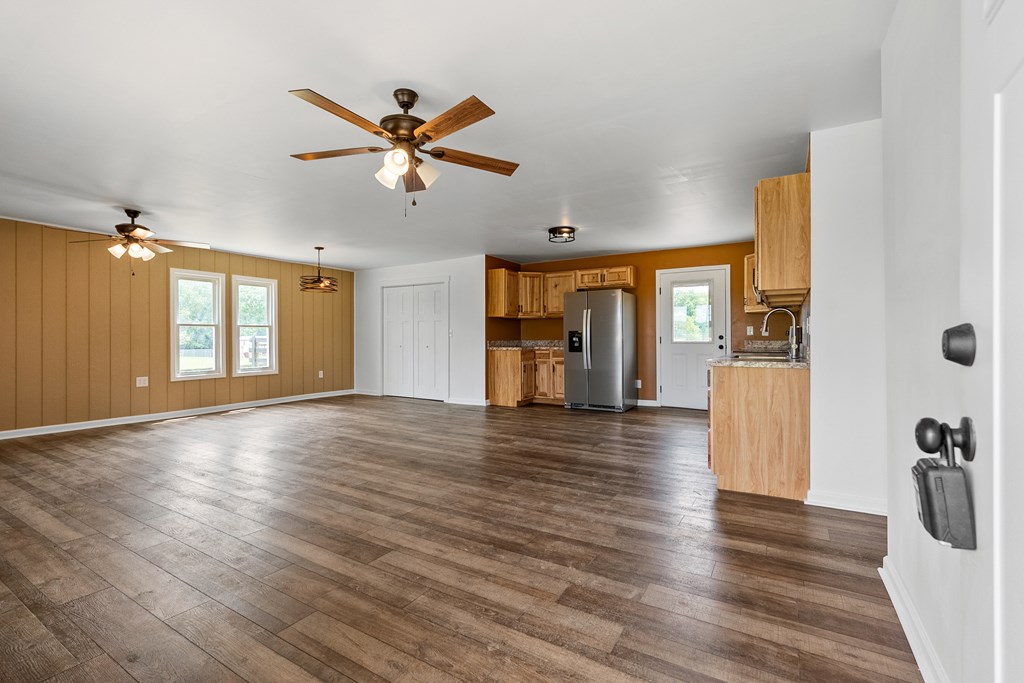 Austinville, Virginia 24312, United States, 3 Bedrooms Bedrooms, ,1 BathroomBathrooms,Residential,Contingent,184965