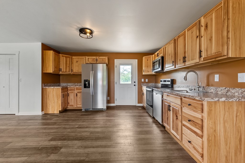 Austinville, Virginia 24312, United States, 3 Bedrooms Bedrooms, ,1 BathroomBathrooms,Residential,Contingent,184965