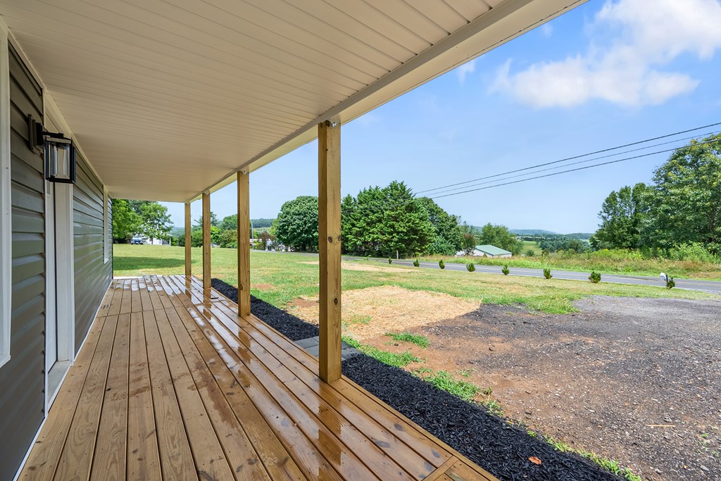 Austinville, Virginia 24312, United States, 3 Bedrooms Bedrooms, ,1 BathroomBathrooms,Residential,Contingent,184965