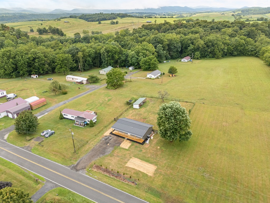 Austinville, Virginia 24312, United States, 3 Bedrooms Bedrooms, ,1 BathroomBathrooms,Residential,Contingent,184965