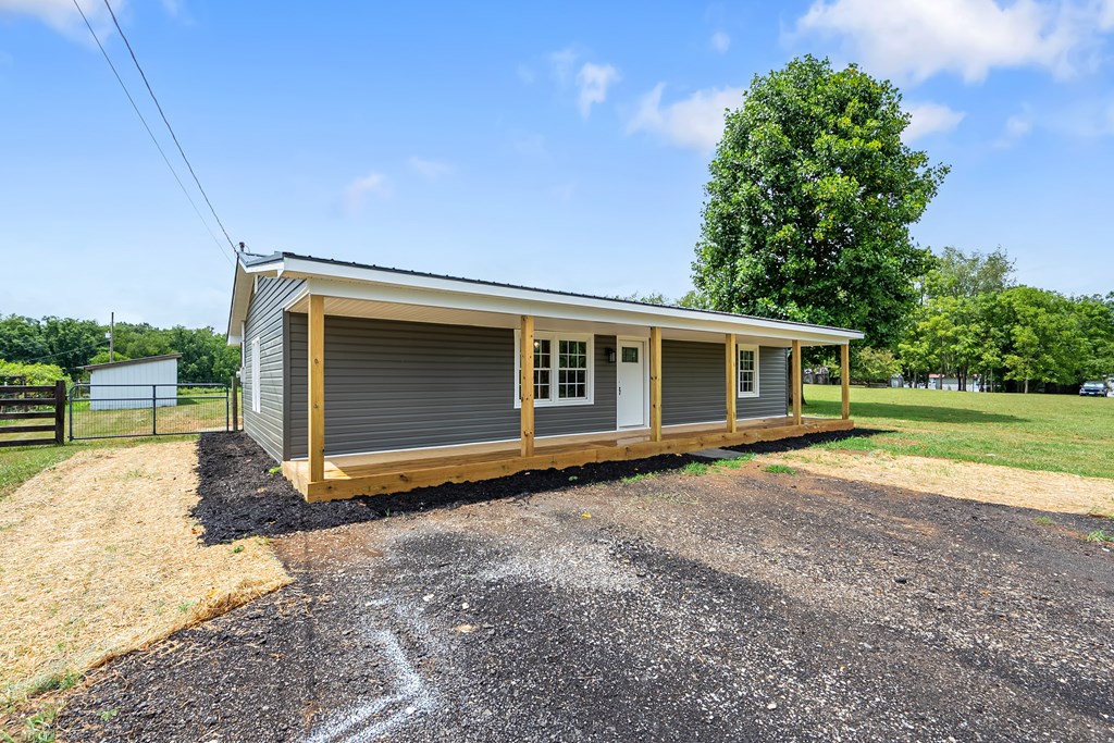 Austinville, Virginia 24312, United States, 3 Bedrooms Bedrooms, ,1 BathroomBathrooms,Residential,Contingent,184965