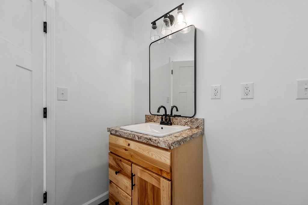 Austinville, Virginia 24312, United States, 3 Bedrooms Bedrooms, ,1 BathroomBathrooms,Residential,Contingent,184965