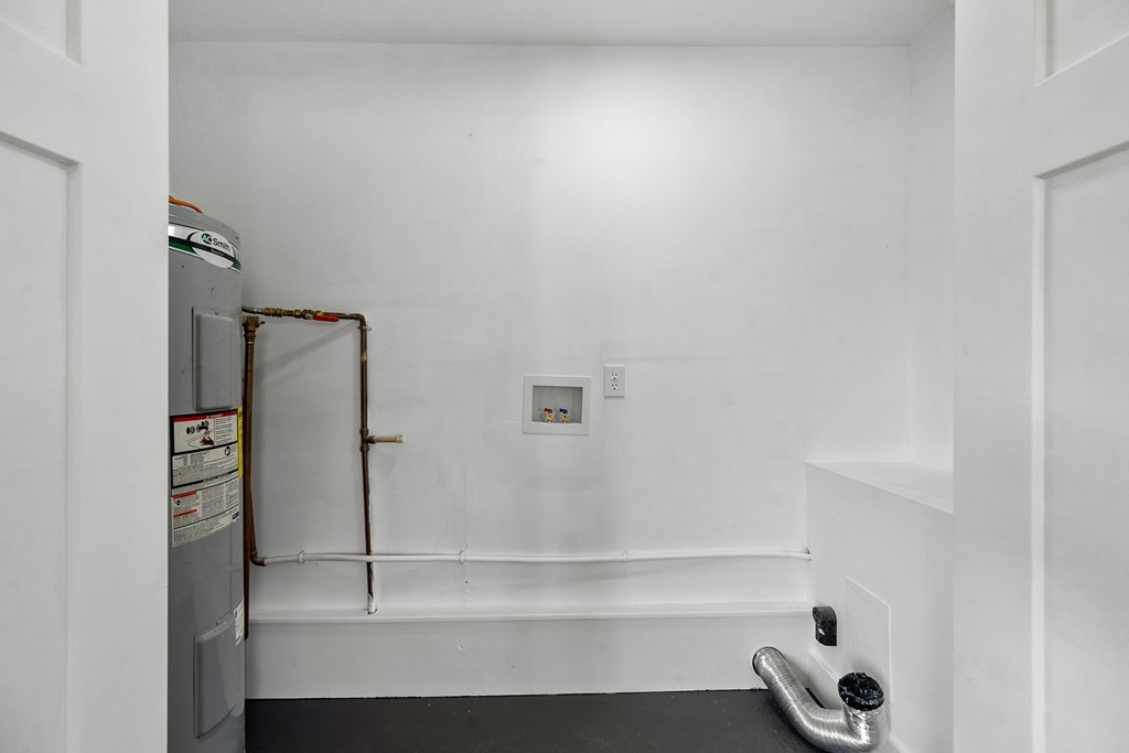 Austinville, Virginia 24312, United States, 3 Bedrooms Bedrooms, ,1 BathroomBathrooms,Residential,Contingent,184965