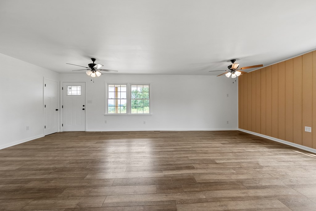 Austinville, Virginia 24312, United States, 3 Bedrooms Bedrooms, ,1 BathroomBathrooms,Residential,Contingent,184965