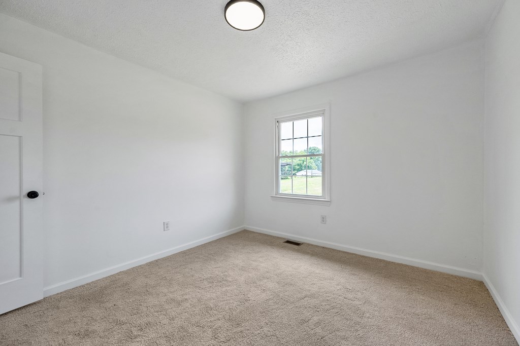 Austinville, Virginia 24312, United States, 3 Bedrooms Bedrooms, ,1 BathroomBathrooms,Residential,Contingent,184965