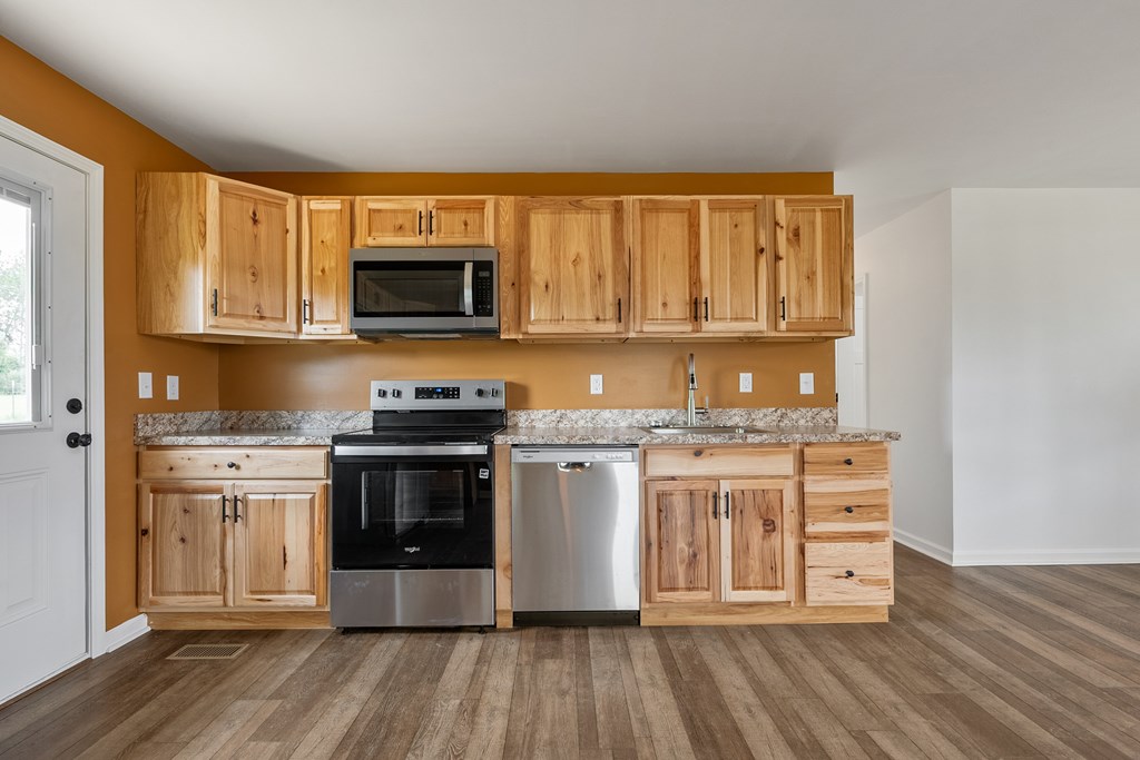 Austinville, Virginia 24312, United States, 3 Bedrooms Bedrooms, ,1 BathroomBathrooms,Residential,Contingent,184965