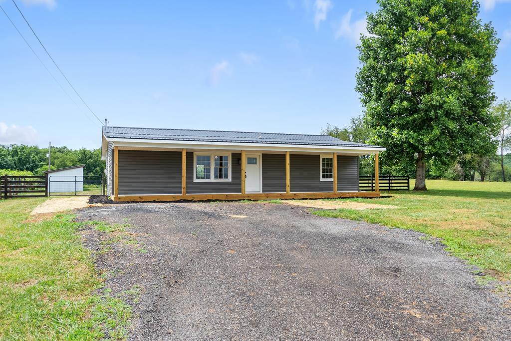 Austinville, Virginia 24312, United States, 3 Bedrooms Bedrooms, ,1 BathroomBathrooms,Residential,Contingent,184965