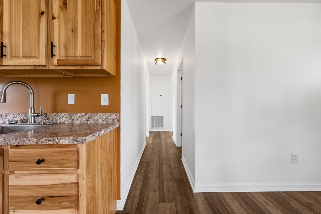 Austinville, Virginia 24312, United States, 3 Bedrooms Bedrooms, ,1 BathroomBathrooms,Residential,Contingent,184965