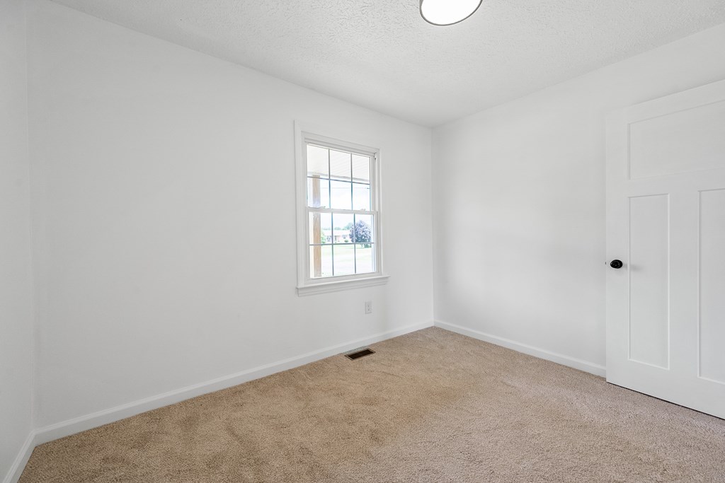 Austinville, Virginia 24312, United States, 3 Bedrooms Bedrooms, ,1 BathroomBathrooms,Residential,Contingent,184965