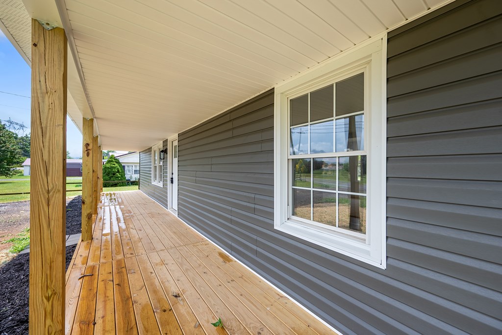 Austinville, Virginia 24312, United States, 3 Bedrooms Bedrooms, ,1 BathroomBathrooms,Residential,Contingent,184965