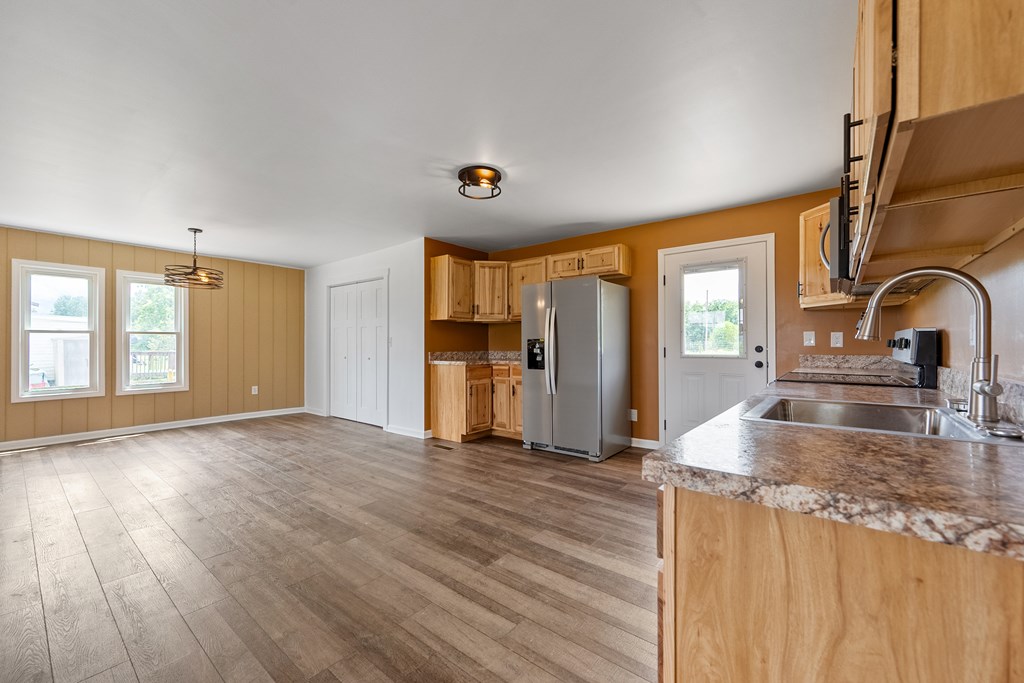 Austinville, Virginia 24312, United States, 3 Bedrooms Bedrooms, ,1 BathroomBathrooms,Residential,Contingent,184965