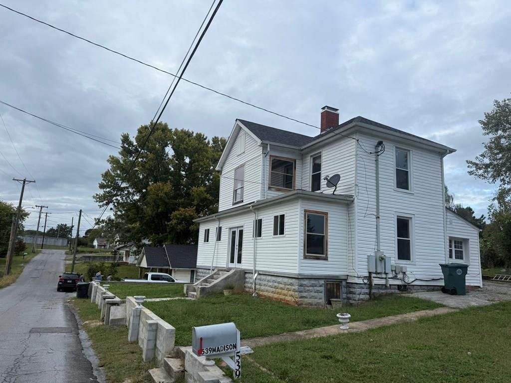 Photo of 539 Madison Street, Bristol, VA 24201 (MLS # 103619)