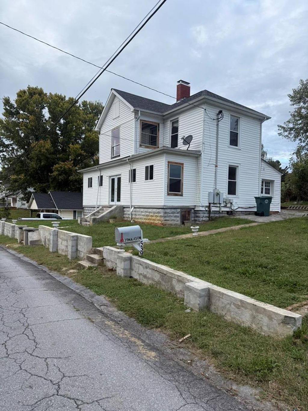Photo of 539 Madison Street, Bristol, VA 24201 (MLS # 103619)