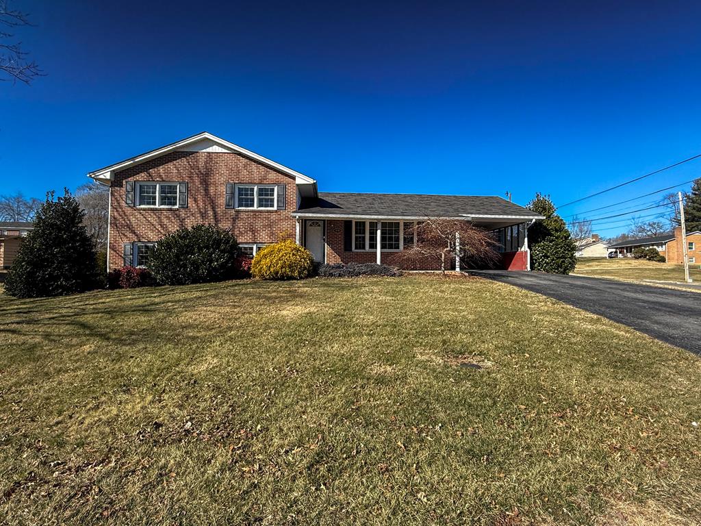 Photo of 690 Mountain View Drive, Wytheville, VA 24382 (MLS # 110368)
