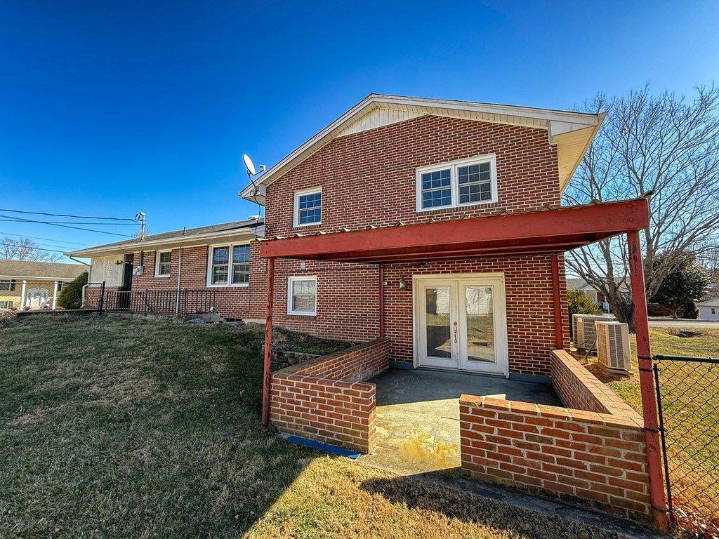 Photo of 690 Mountain View Drive, Wytheville, VA 24382 (MLS # 110368)