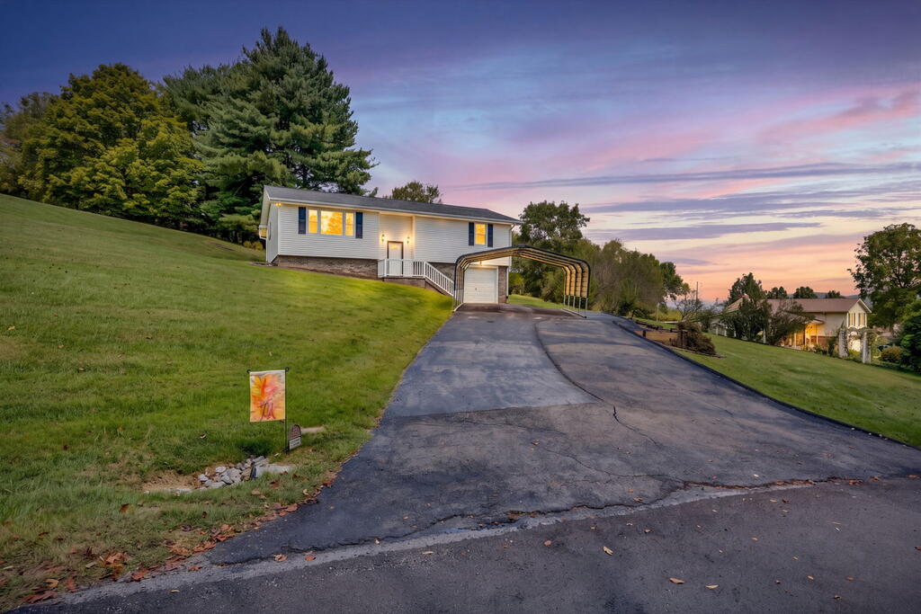 Photo of 136 Fincastle Drive, Lebanon, VA 24266 (MLS # 111910)
