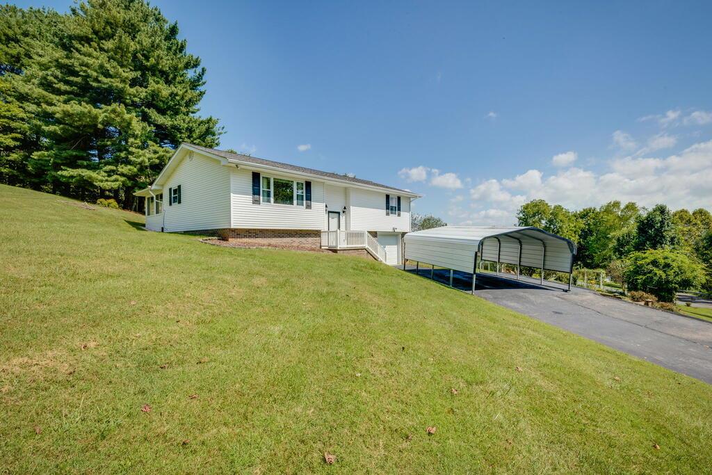 Photo of 136 Fincastle Drive, Lebanon, VA 24266 (MLS # 111910)