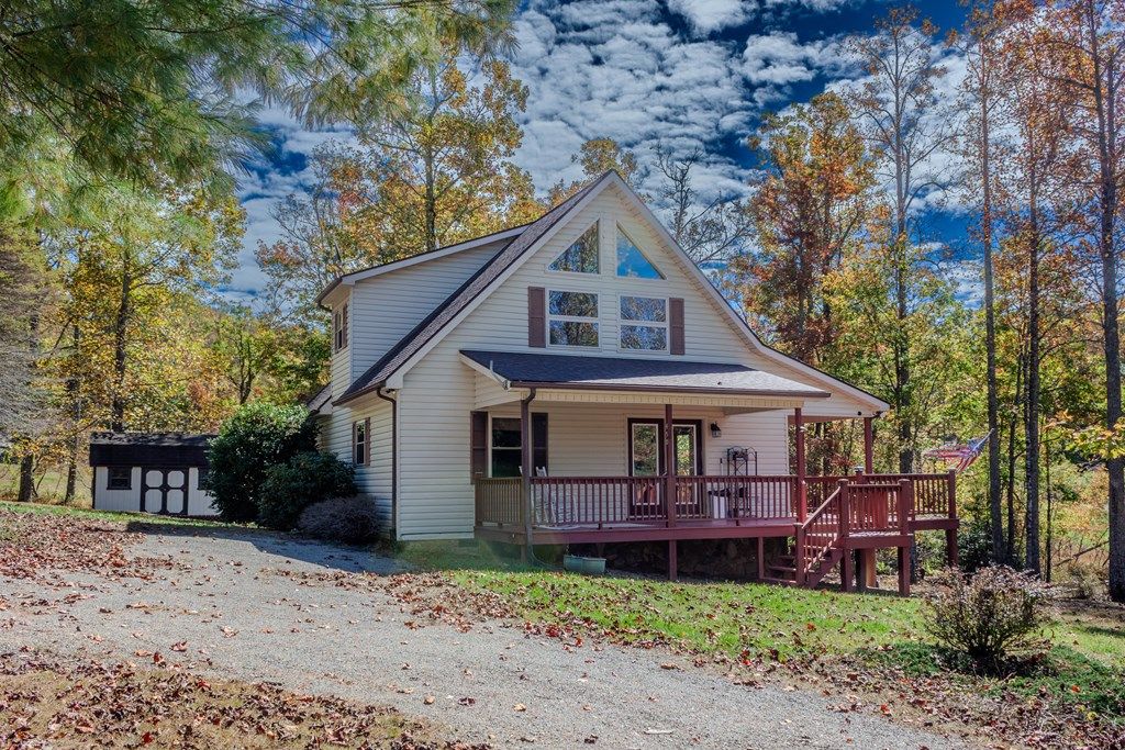 Photo of 450 Rhododendron Ln, Fancy Gap, VA 24328 (MLS # 109929)