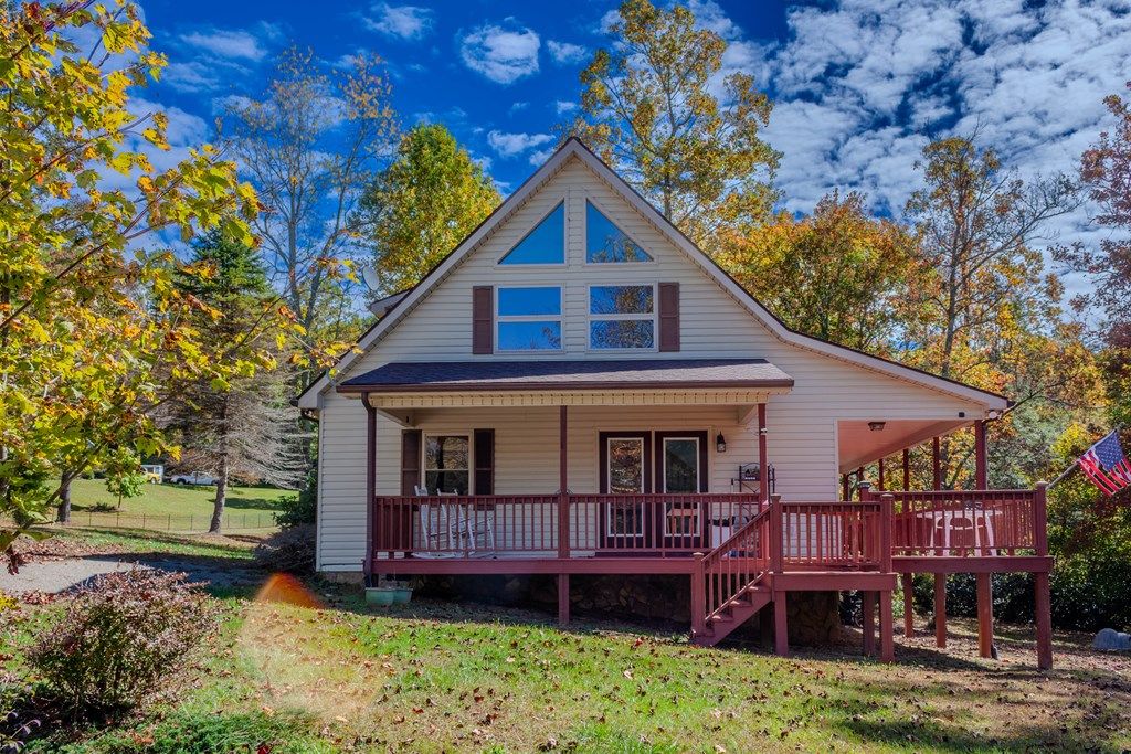 Photo of 450 Rhododendron Ln, Fancy Gap, VA 24328 (MLS # 109929)