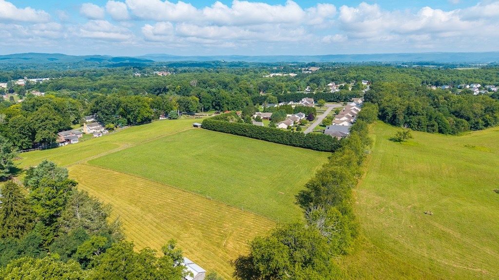 Photo of 4 Kensington Ln, Pulaski, VA 24301 (MLS # 103502)