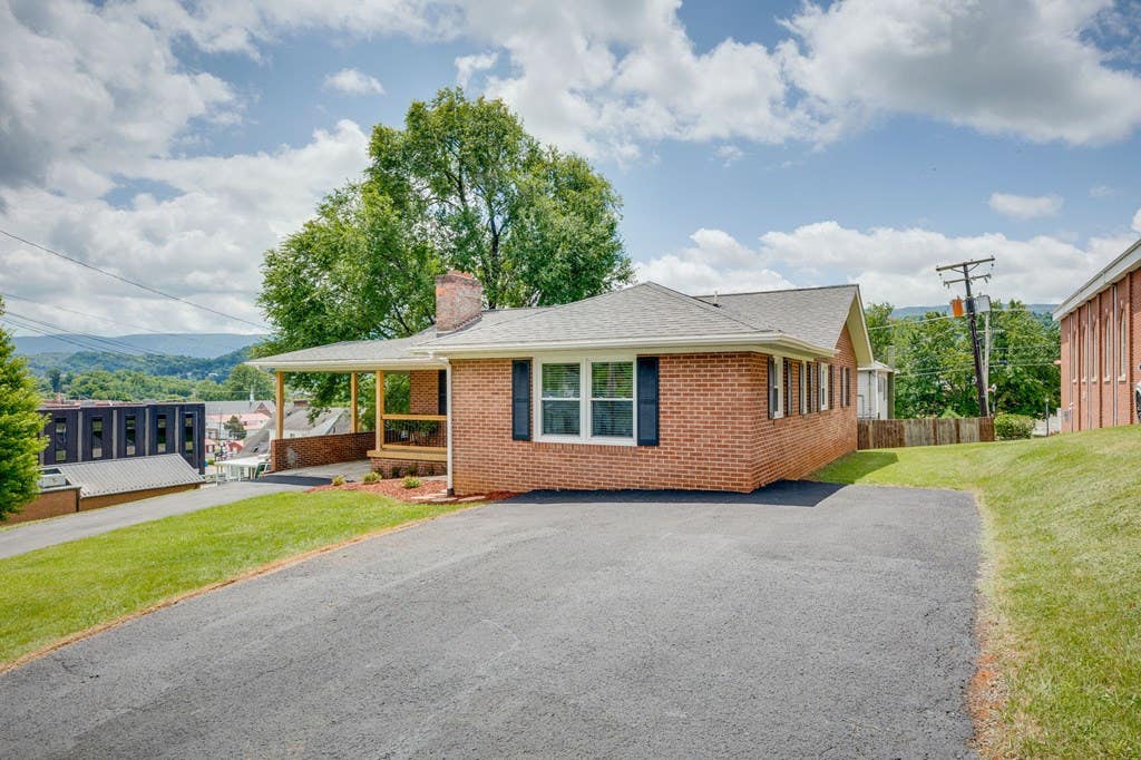 Photo of 351 Russell Street, Lebanon, VA 24266 (MLS # 110972)