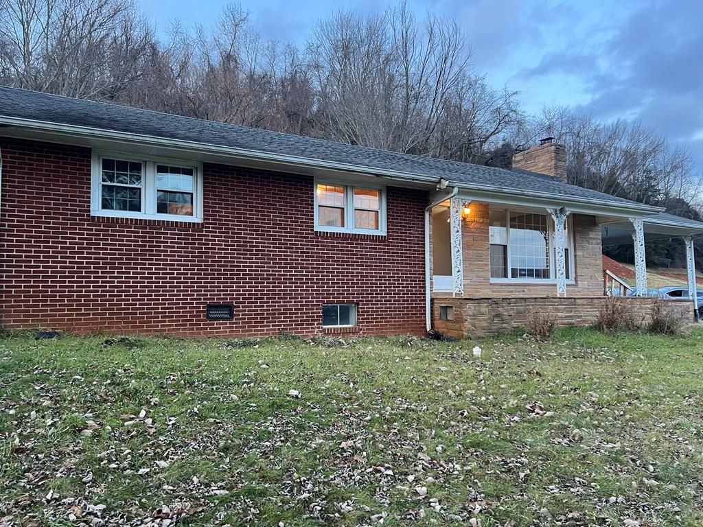 Photo of 147 Edgar Street, Lebanon, VA 24266 (MLS # 104165)