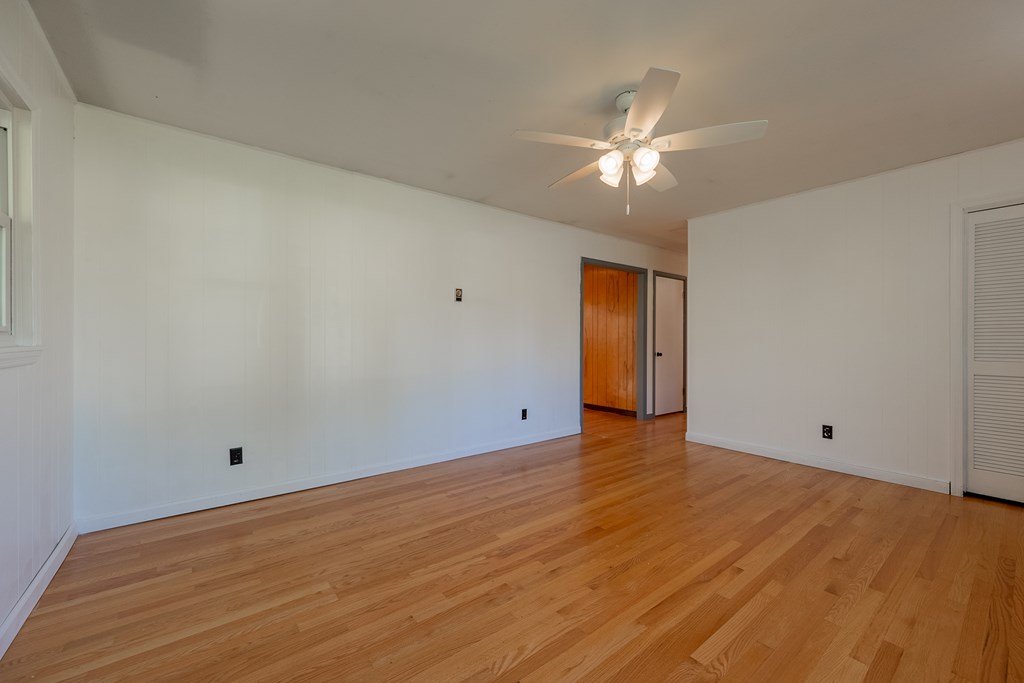 Wytheville, Virginia 24382, United States, 3 Bedrooms Bedrooms, ,1 BathroomBathrooms,Residential,Contingent,117194