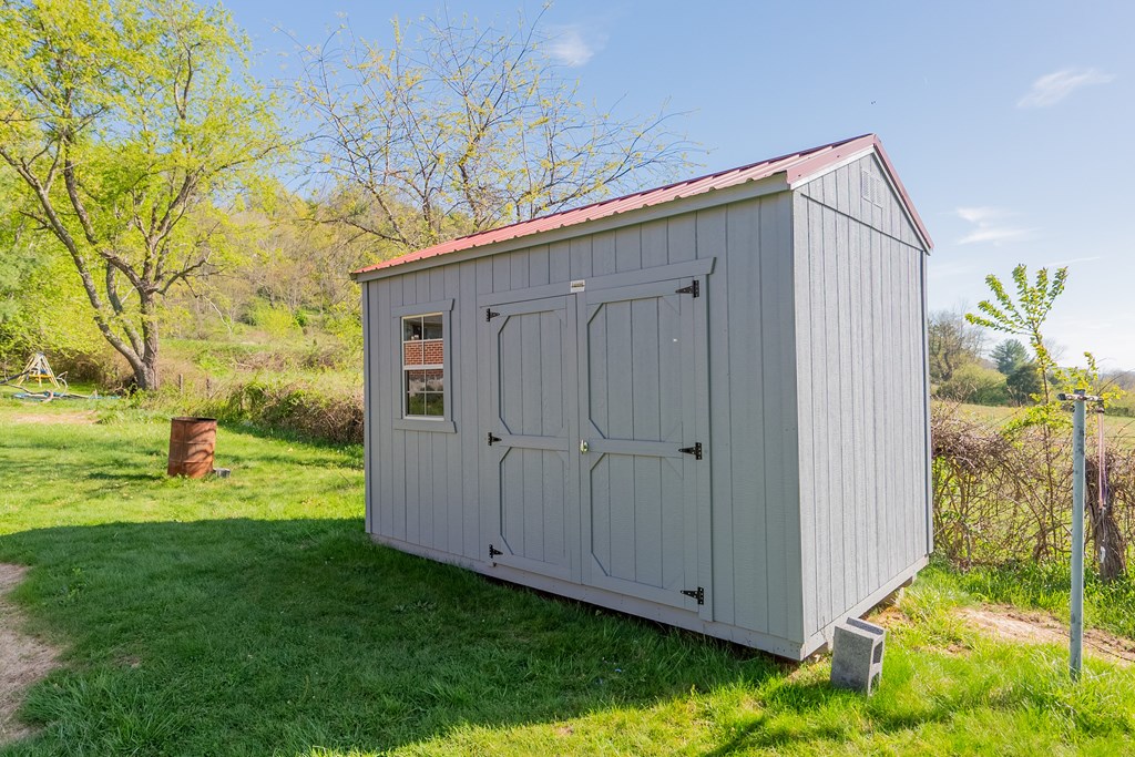 Wytheville, Virginia 24382, United States, 3 Bedrooms Bedrooms, ,1 BathroomBathrooms,Residential,Contingent,117194