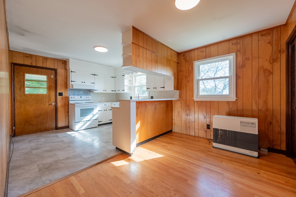 Wytheville, Virginia 24382, United States, 3 Bedrooms Bedrooms, ,1 BathroomBathrooms,Residential,Contingent,117194