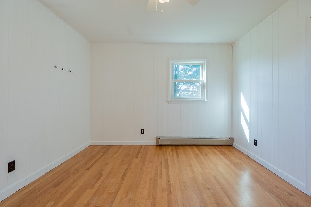 Wytheville, Virginia 24382, United States, 3 Bedrooms Bedrooms, ,1 BathroomBathrooms,Residential,Contingent,117194