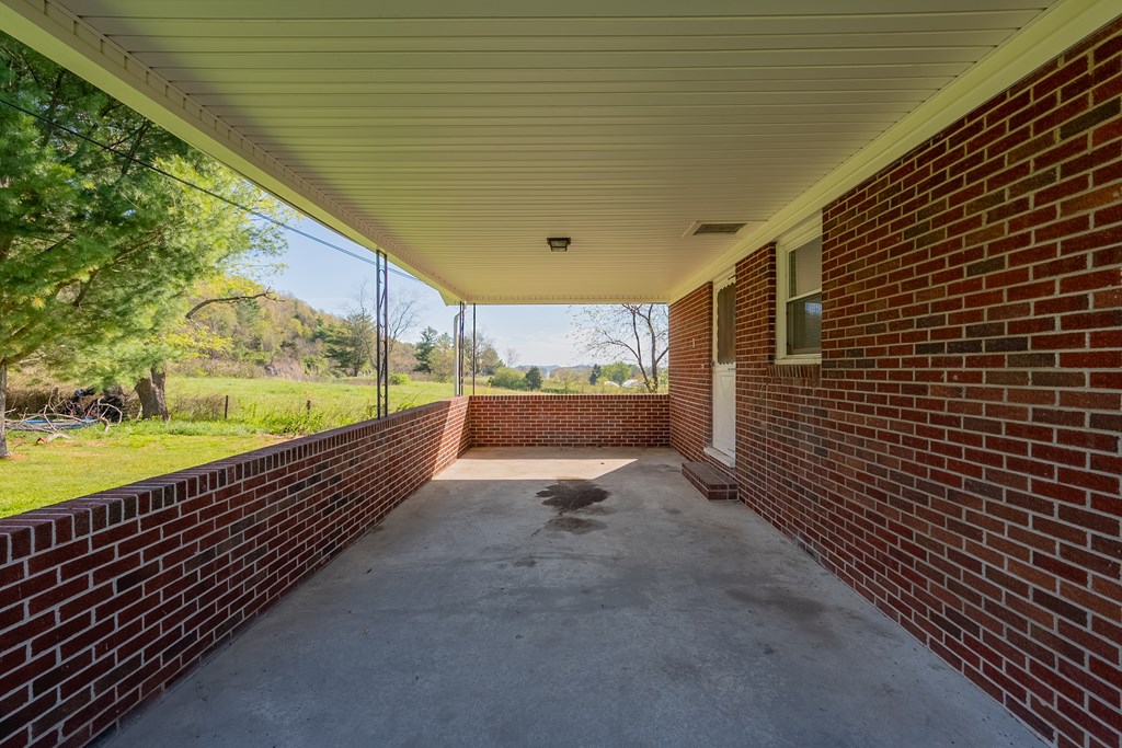 Wytheville, Virginia 24382, United States, 3 Bedrooms Bedrooms, ,1 BathroomBathrooms,Residential,Contingent,117194