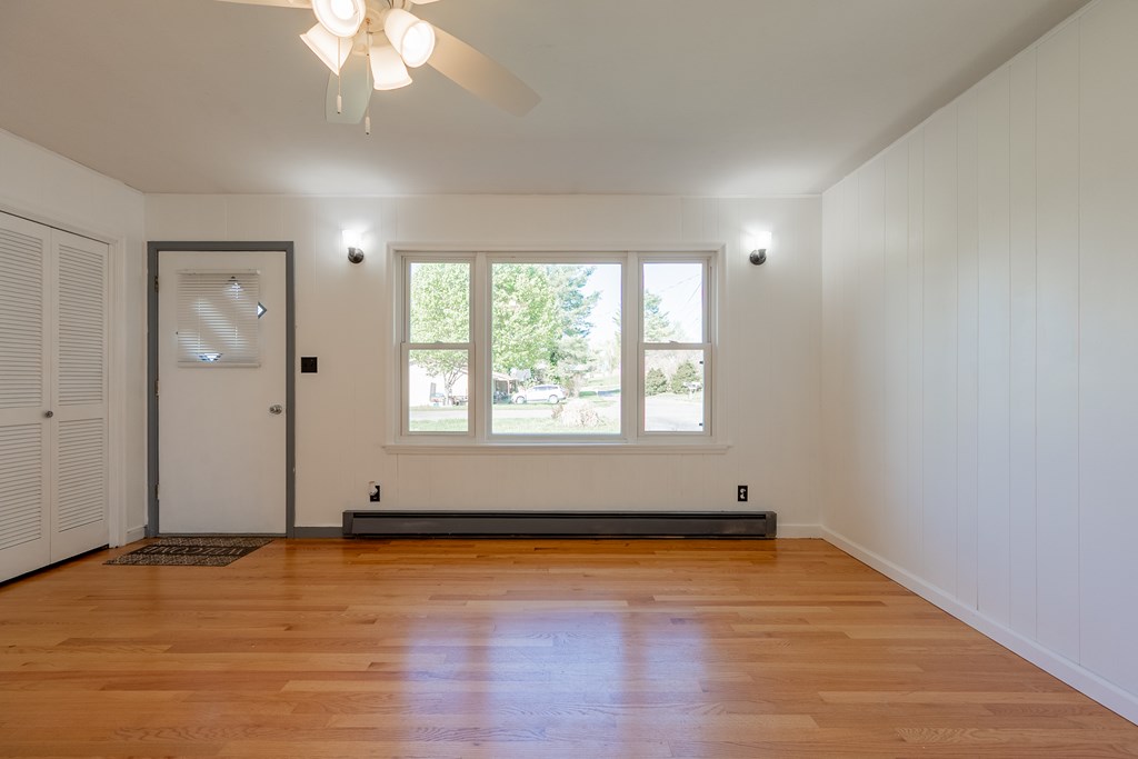 Wytheville, Virginia 24382, United States, 3 Bedrooms Bedrooms, ,1 BathroomBathrooms,Residential,Contingent,117194