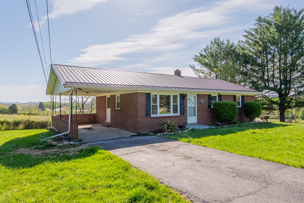 Wytheville, Virginia 24382, United States, 3 Bedrooms Bedrooms, ,1 BathroomBathrooms,Residential,Contingent,117194